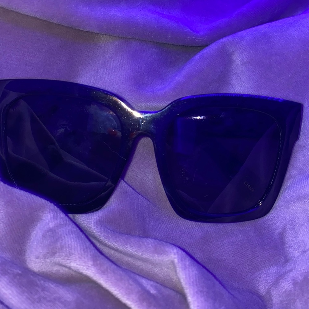 ⚠️LAST 6 WEEKS TO PURCHASE— black sunglasses🖤